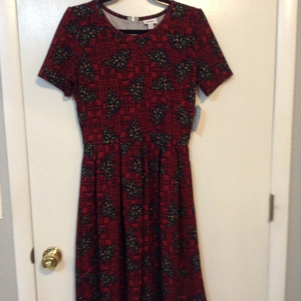 LULAROE NWT LARGE FORAL PRINT ON RED/BLACK PRINT